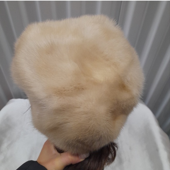 Vintage white mink women winter hat - Picture 3 of 5